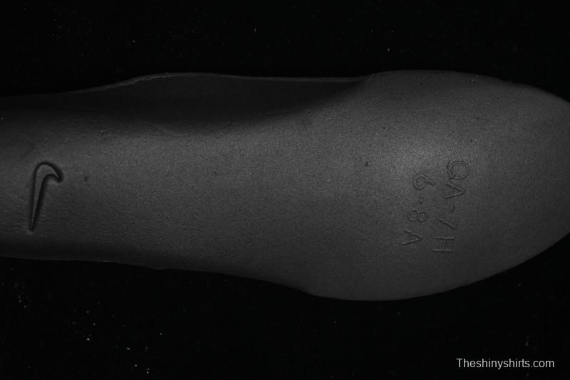 Nike Air Humara Retro Trail Running Shoes with 1990s Outdoor Style - AJ1102-001