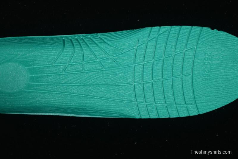 NY Yankees Black & Neon Green Sneakers - Classic Streetwear Style