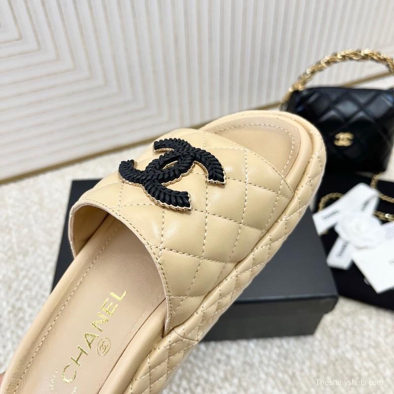 2025 Slippers Chanel Beige Leather Slippers CC Logo