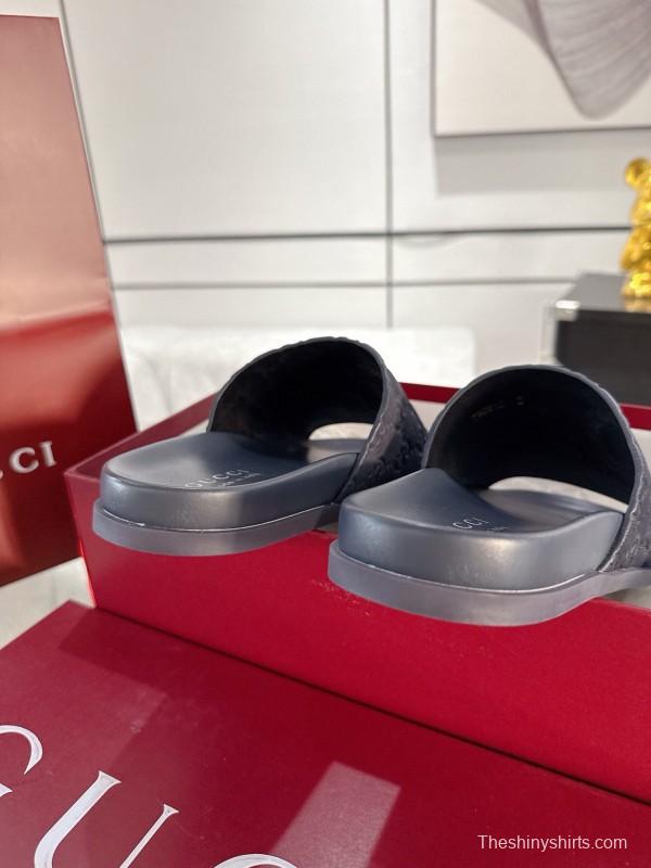 2025 Unisex Gucci Black Velvet Slippers GG Embossed AS00240