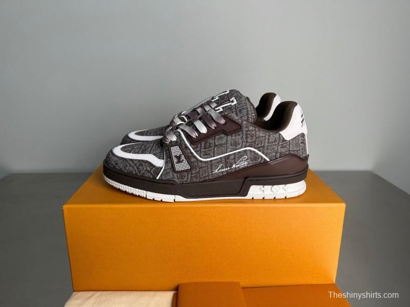 Louis Vuitton 2025 Spring/Summer Collection Luxury Sneakers with Signature Logo and Dual-Color TPU Outsole - YC